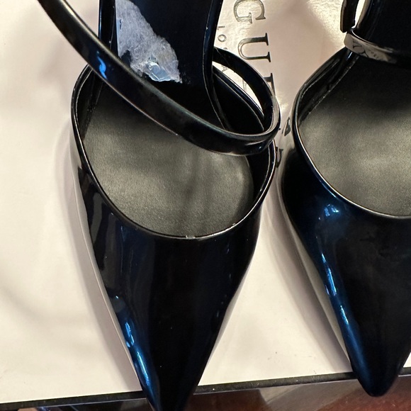 Guess pointed toe  heels.BLACK PATENT - Picture 2 of 8